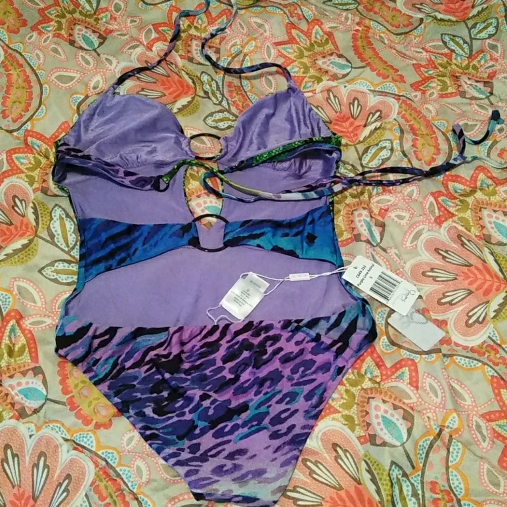 Bathing suit - Picture 2 of 3
